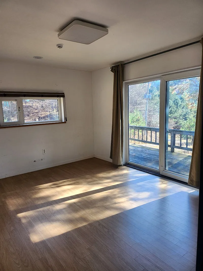 Two-Story, Due-South-Facing Wooden Country House for Sale in Dunnae, Hoengseong, Gangwon-do; Lot Approx. 240 Pyeong photo 5