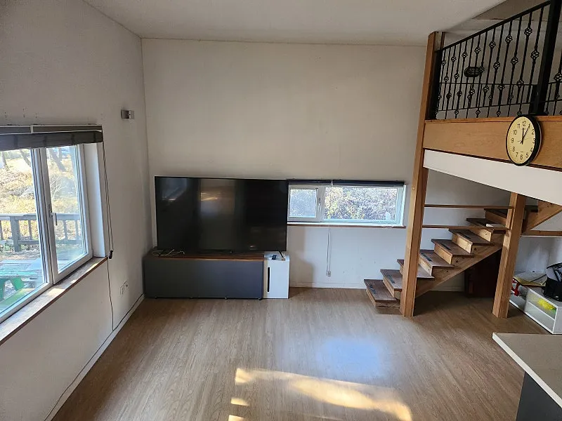 Two-Story, Due-South-Facing Wooden Country House for Sale in Dunnae, Hoengseong, Gangwon-do; Lot Approx. 240 Pyeong photo 7
