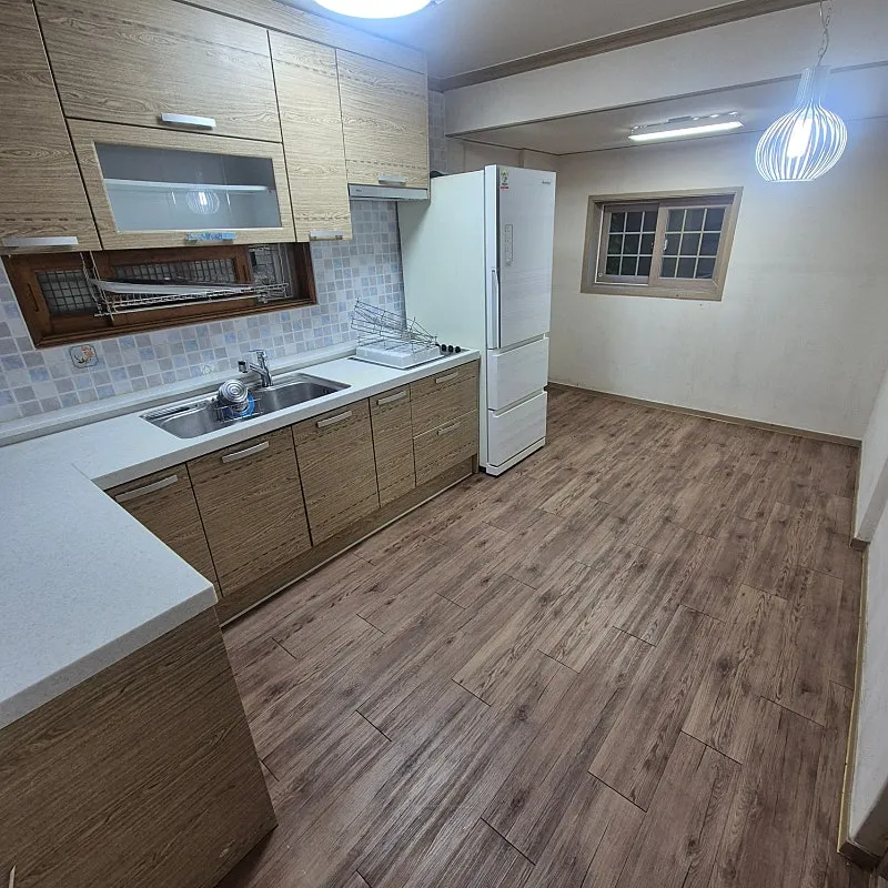 Rural Home for Sale in Goryeo-myeon, Goseong, South Gyeongsang Province, with Lake Views, Rooftop, Deck, and Solar Panels photo 10