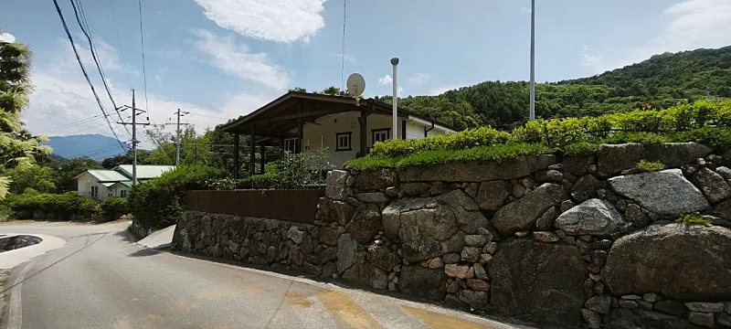 Rural Home for Sale in Hoengseong, Gangwon-do, on 112-Pyeong Lot, 20 Pyeong Including Sunroom photo 7