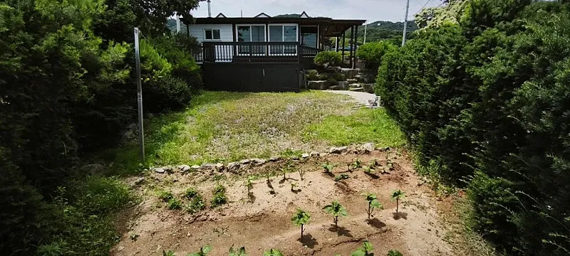 Rural Home for Sale in Hoengseong, Gangwon-do, on 112-Pyeong Lot, 20 Pyeong Including Sunroom photo 2