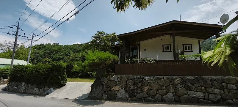 Rural Home for Sale in Hoengseong, Gangwon-do, on 112-Pyeong Lot, 20 Pyeong Including Sunroom photo 9