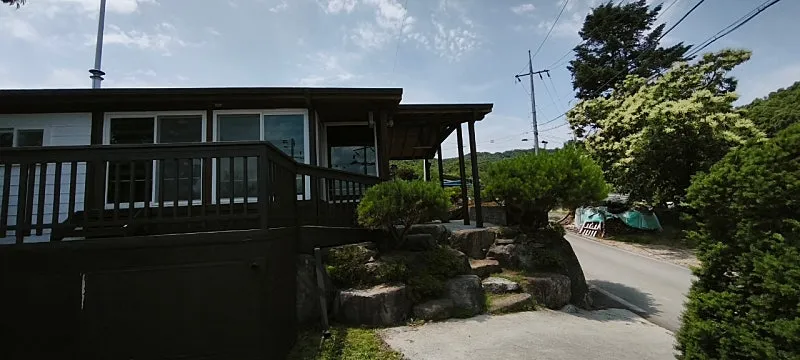 Rural Home for Sale in Hoengseong, Gangwon-do, on 112-Pyeong Lot, 20 Pyeong Including Sunroom photo 6