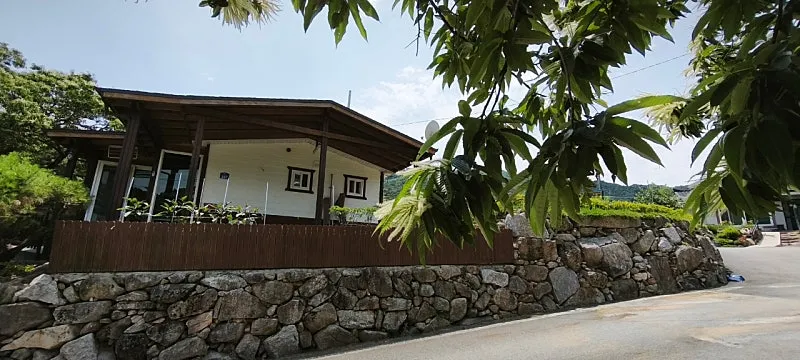 Rural Home for Sale in Hoengseong, Gangwon-do, on 112-Pyeong Lot, 20 Pyeong Including Sunroom photo 10