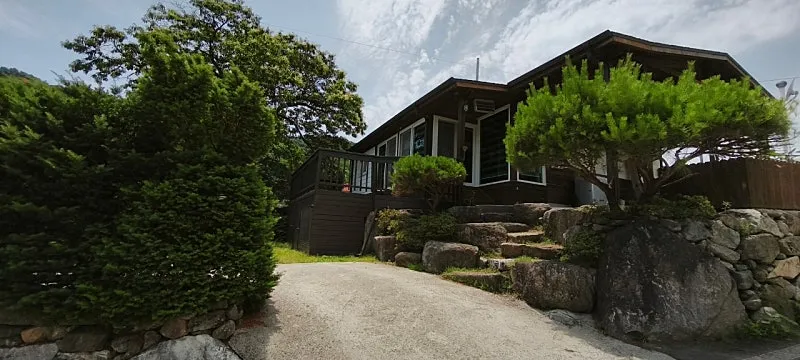 Rural Home for Sale in Hoengseong, Gangwon-do, on 112-Pyeong Lot, 20 Pyeong Including Sunroom photo 4