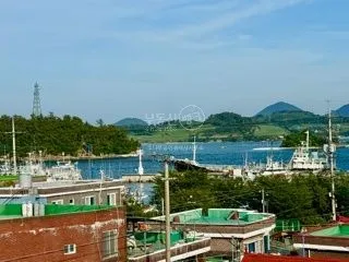 Detached House for Sale in Sinwol-dong, Yeosu, Jeonnam-Gwangju Integrated Special City, with Rooftop Ocean View and Vegetable Garden photo 4