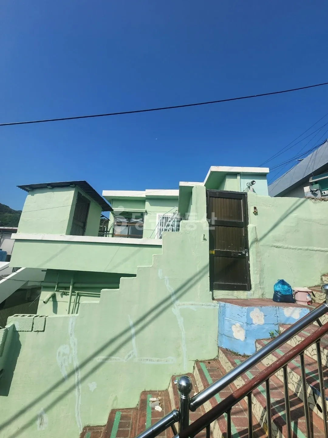 Remodeled Detached House for Sale in Dongdaesin-dong 1-ga, Seo-gu, Busan photo 2