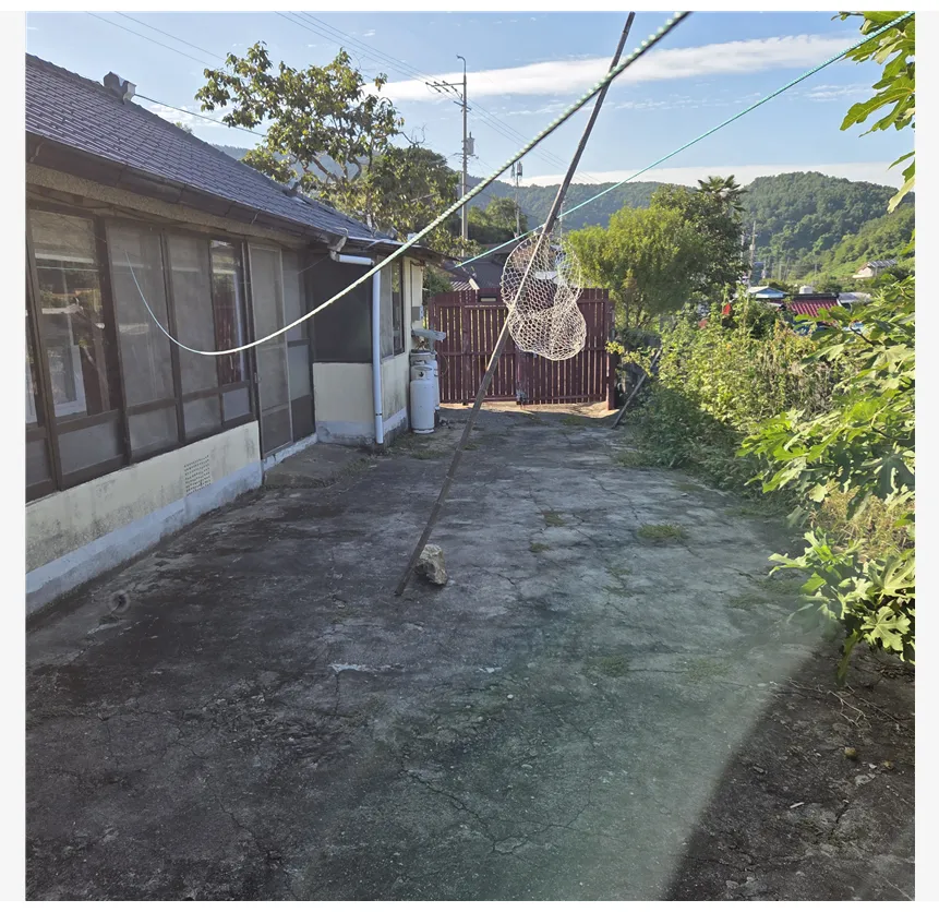 Rural Detached House for Sale in Nam-myeon, Namhae-gun, Gyeongsangnam-do, with One Outbuilding photo 8