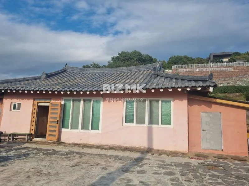 Rural House for Sale in Dolsan-eup, Yeosu, Jeollanam-do, with Yard Parking photo 8