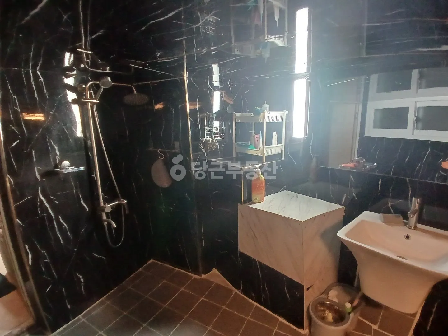 28-Pyeong Rural House for Sale in Nambumin-dong, Seo-gu, Busan, with 2 Yard Storage Sheds photo 8