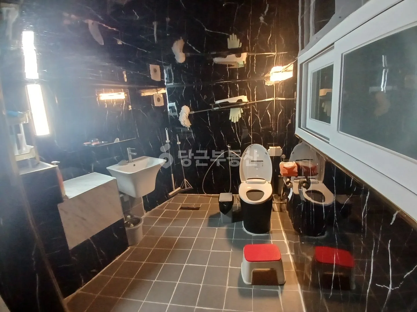 28-Pyeong Rural House for Sale in Nambumin-dong, Seo-gu, Busan, with 2 Yard Storage Sheds photo 7
