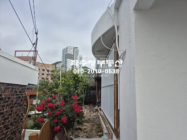Renovated Detached House for Sale in Chungmu-dong, Yeosu-si, Jeonnam-Gwangju Integrated Special City, with Spacious Yard and Rooftop photo 5