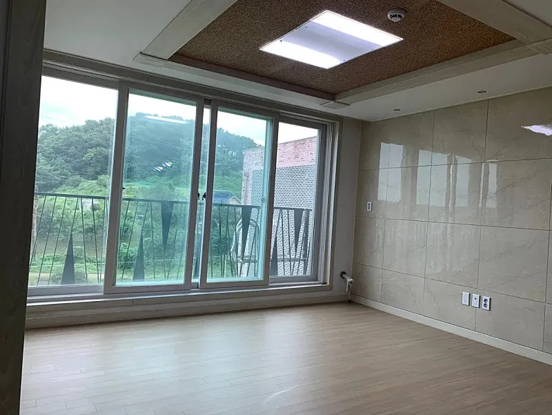 [충남 당진] 앞뒤가 트인 독립성 좋은 시골집 느낌의 빌라 탑층 매매, 엘리베이터와 옥상 이용 가능 사진 2