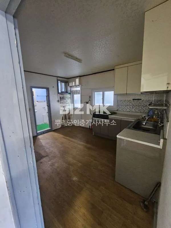 Detached House for Sale with a Yard in Guk-dong, Yeosu, Jeonnam-Gwangju Special Integrated City, Fronting a 3 m Road photo 3