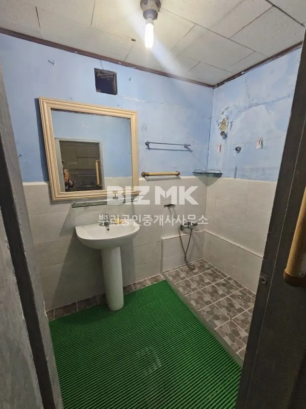 Detached House for Sale with a Yard in Guk-dong, Yeosu, Jeonnam-Gwangju Special Integrated City, Fronting a 3 m Road photo 4