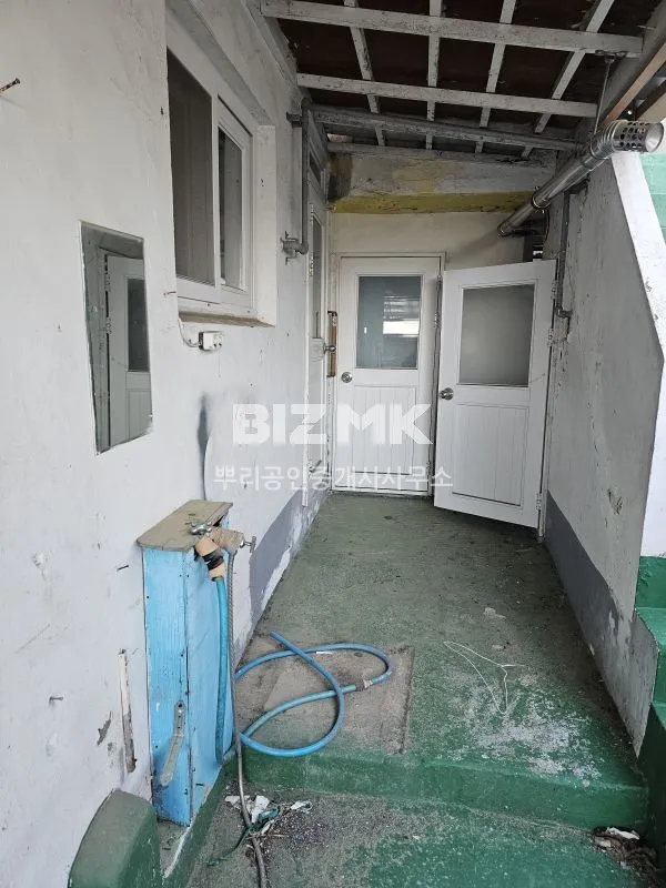 Detached House for Sale with a Yard in Guk-dong, Yeosu, Jeonnam-Gwangju Special Integrated City, Fronting a 3 m Road photo 8