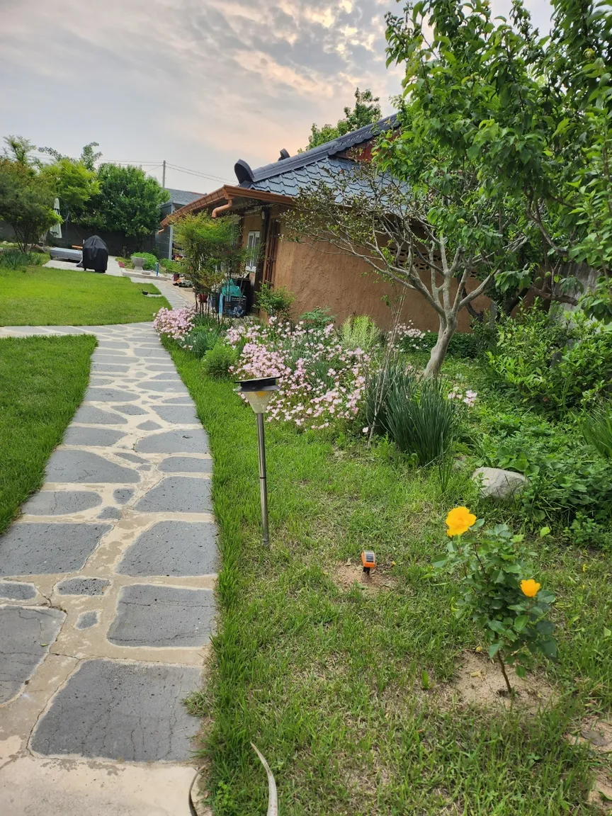 Rural House for Sale in Subuk-myeon, Damyang-gun, Jeonnam, with a Lawn and Vegetable Garden photo 3
