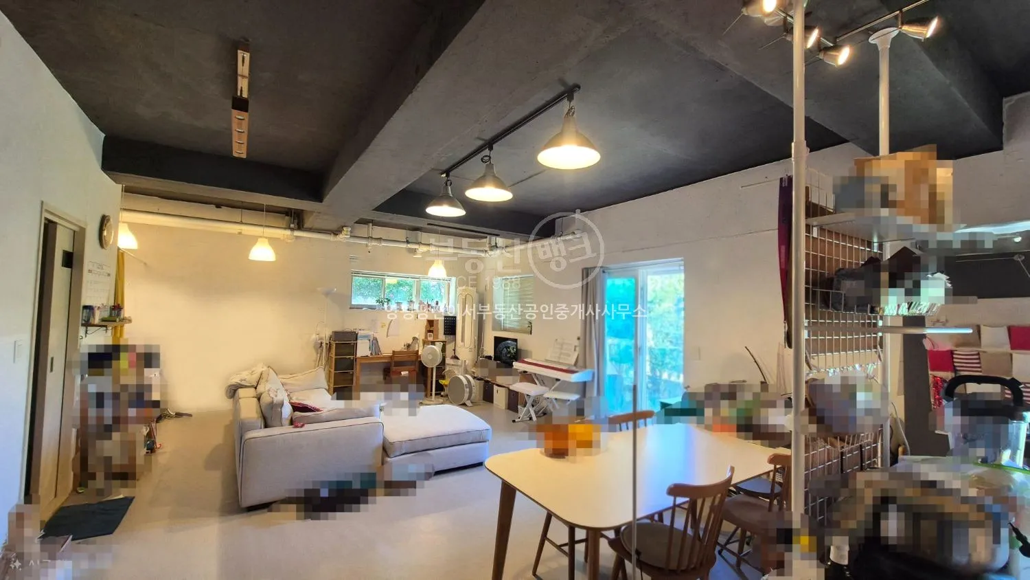 Country House for Sale in Yongmun-myeon, Yangpyeong-gun, Gyeonggi-do, Fully Remodeled · 110 Pyeong Lot photo 2