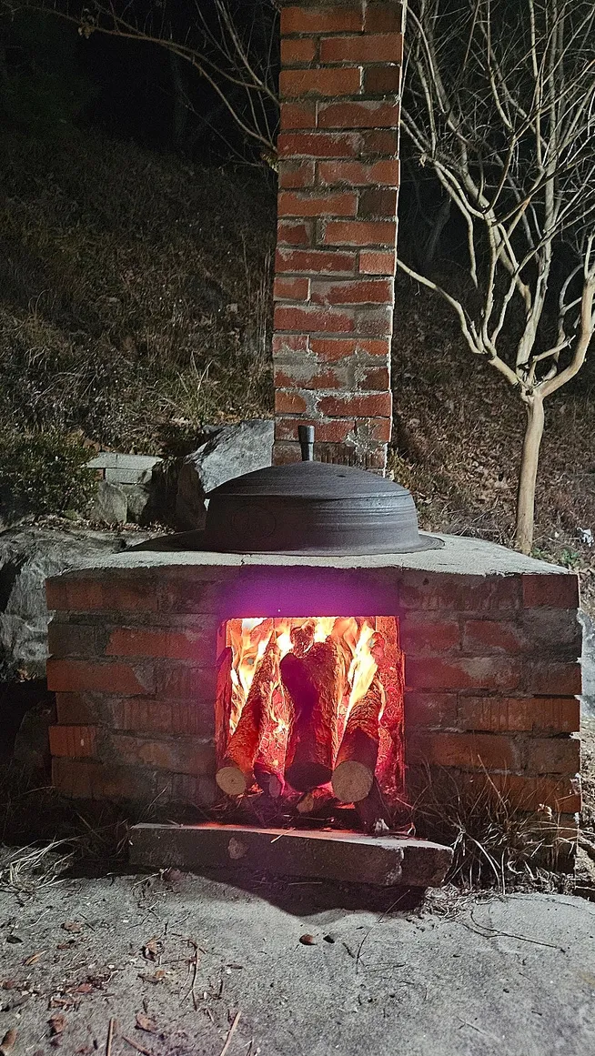Rural Home for Sale in Danjang-myeon, Miryang-si, Gyeongsangnam-do, with a Chestnut Grove and Deck photo 4