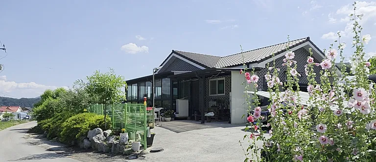충북 제천 봉양읍 계곡 앞 전원주택 매매, 대지 249평·태양광 매물 사진