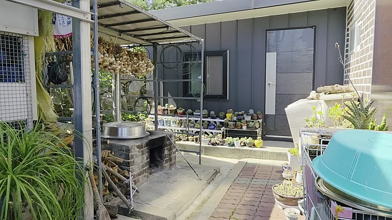 Rural Home for Sale by a Valley in Bongyang-eup, Jecheon, North Chungcheong Province — 249-pyeong Lot · Solar Power photo 9