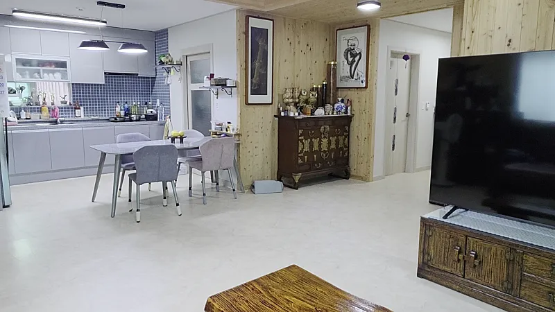 Rural Home for Sale by a Valley in Bongyang-eup, Jecheon, North Chungcheong Province — 249-pyeong Lot · Solar Power photo 6