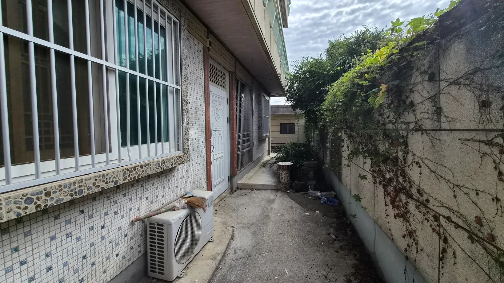Two-story house for sale in an alley in Namhae-eup, Namhae, Gyeongsangnam-do photo 3