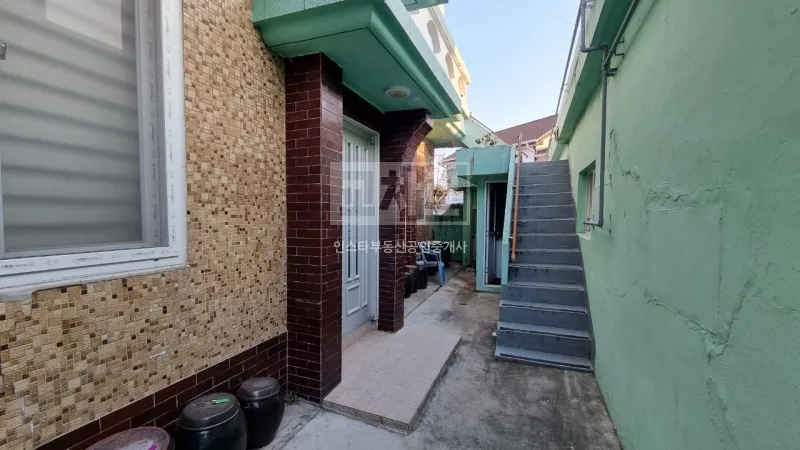 Two-Story Detached House for Sale in Dongsan-dong, Yeosu, Jeonnam-Gwangju Integrated Special City; Remodeling Completed photo 5