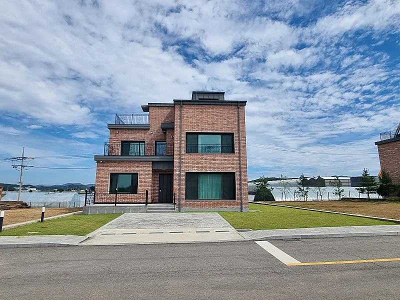 Newly Built Country Home for Sale in Jinwi-myeon, Pyeongtaek, Gyeonggi-do, 63.58 pyeong Including Attic photo 2