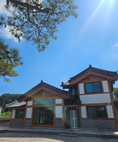 Traditional Hanok Earthen and Hinoki Cypress Country House for Sale in Jangjon-dong, Asan, Chungcheongnam-do, 260 pyeong of land photo 5