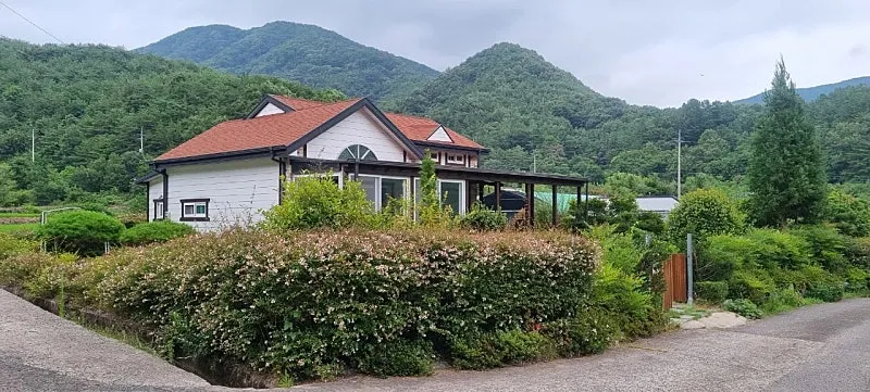 Rural Home for Sale in Hwajeong-myeon, Uiryeong-gun, Gyeongsangnam-do, with a Vegetable Garden and Greenhouses photo 3