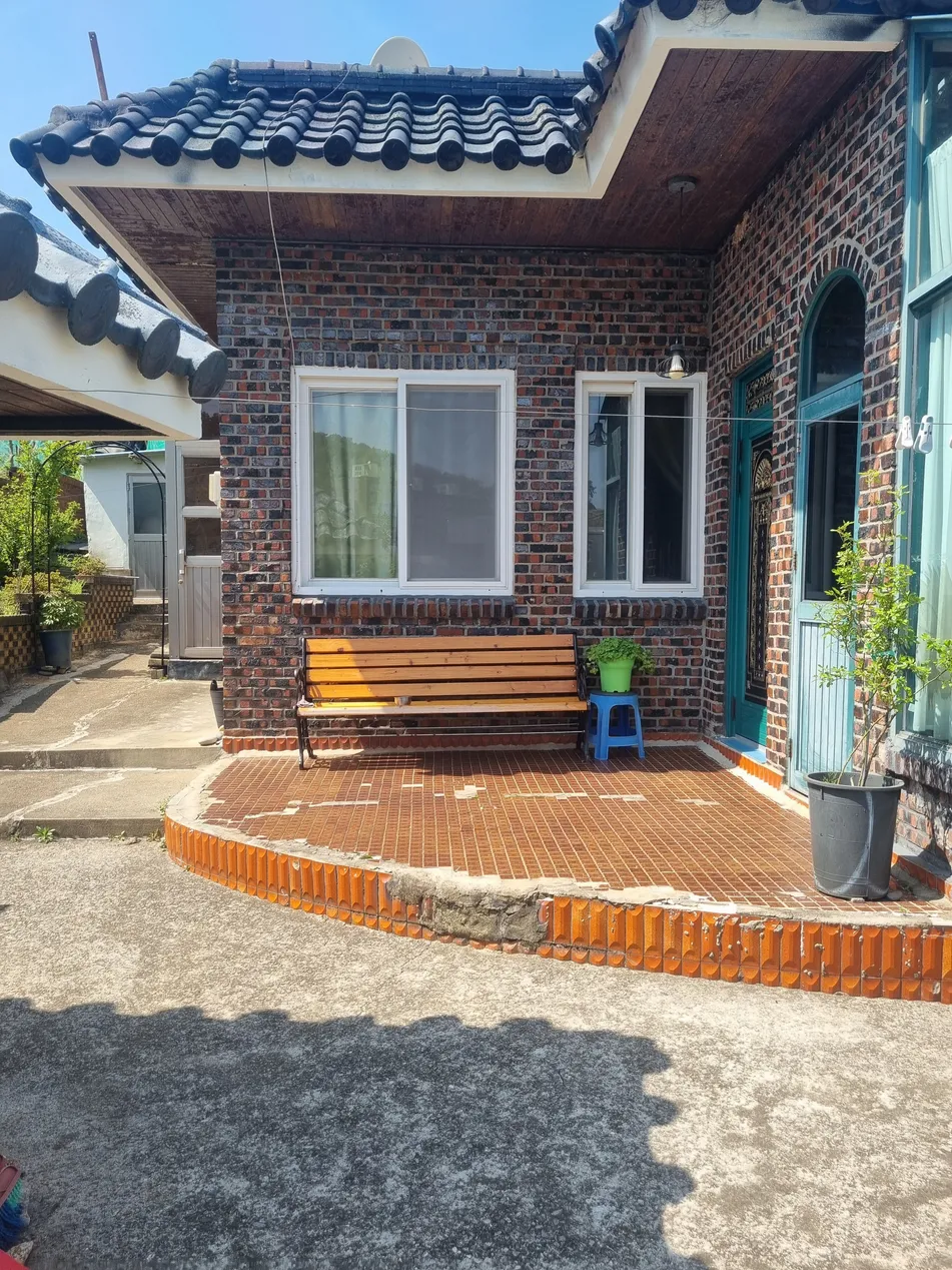 Detached House for Sale with a Scenic View and Yard in Dolsan-eup, Yeosu, Jeollanam-do photo 5