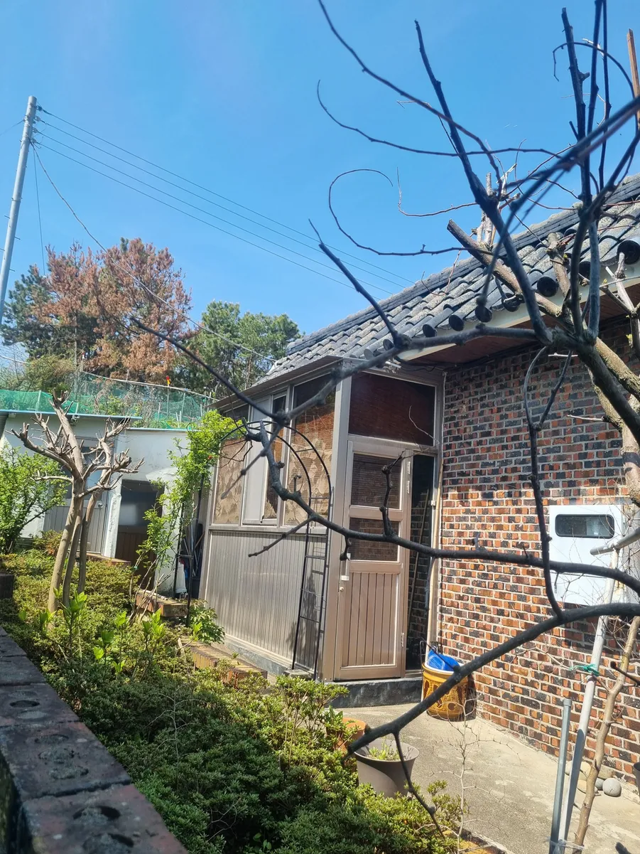 Detached House for Sale with a Scenic View and Yard in Dolsan-eup, Yeosu, Jeollanam-do photo 8