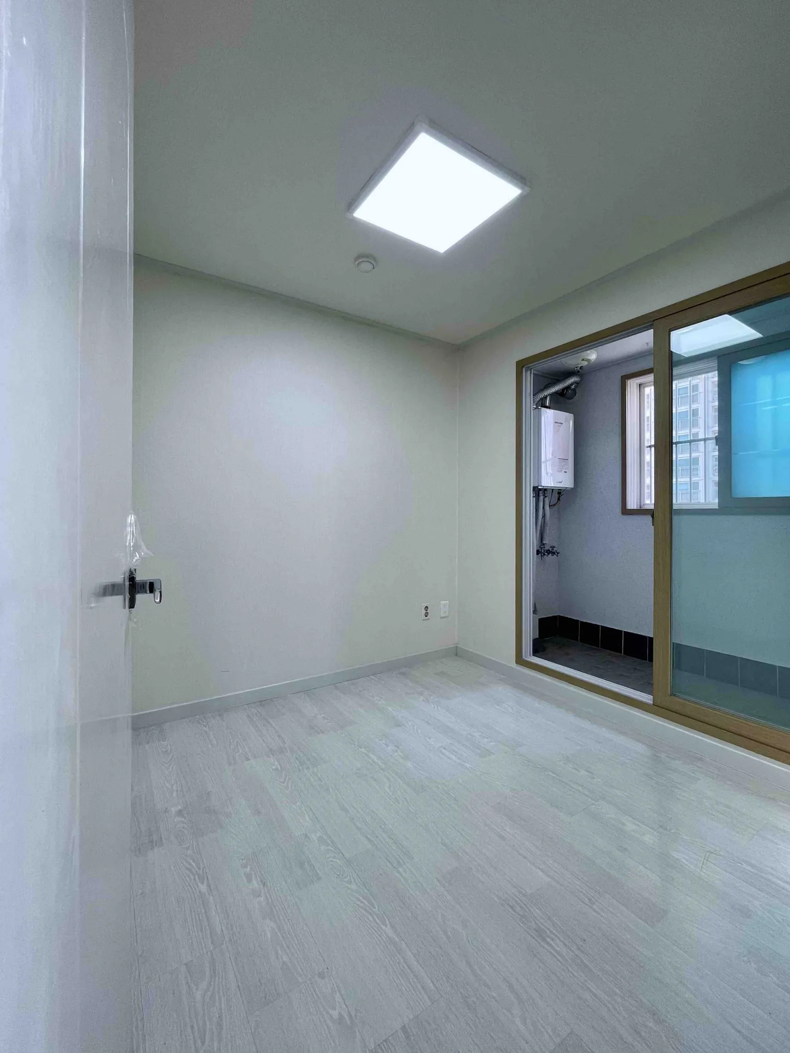 Remodeled Three-Room Home for Sale in Juan-dong, Michuhol-gu, Incheon, Parking Available photo 9