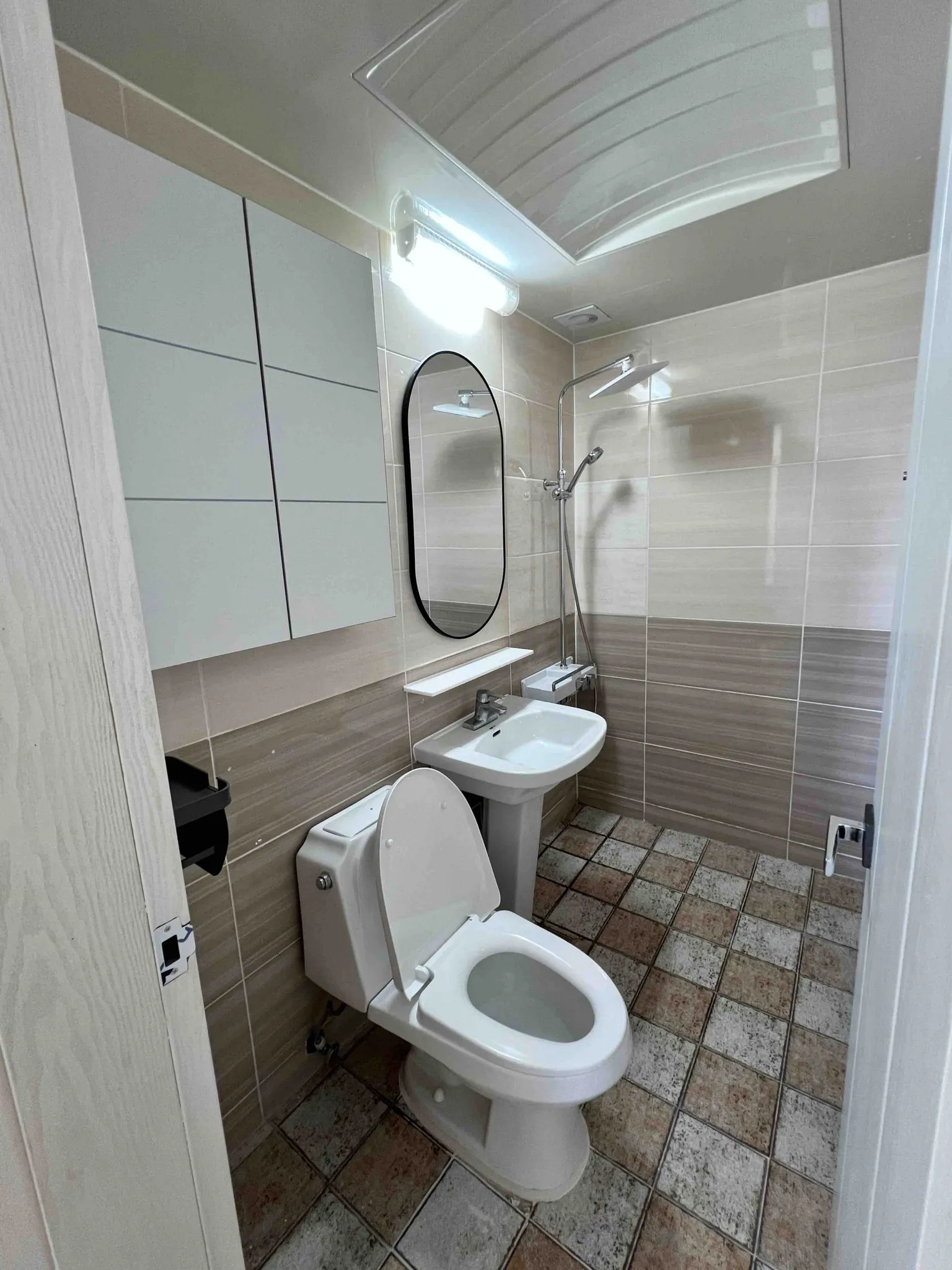 Remodeled Three-Room Home for Sale in Juan-dong, Michuhol-gu, Incheon, Parking Available photo 4