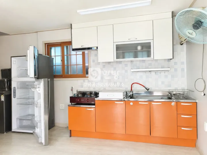 Two-Story Detached House for Sale by Yeondeungcheon Stream, Yeondeung-dong, Yeosu, Jeonnam–Gwangju Integrated Special City photo 3