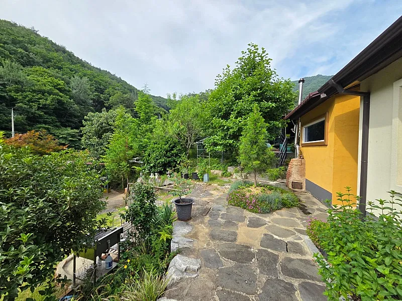 Rural Home for Sale in Sapyeong-myeon, Hwasun, Jeonnam, with a Sauna Outbuilding and Yard photo 2