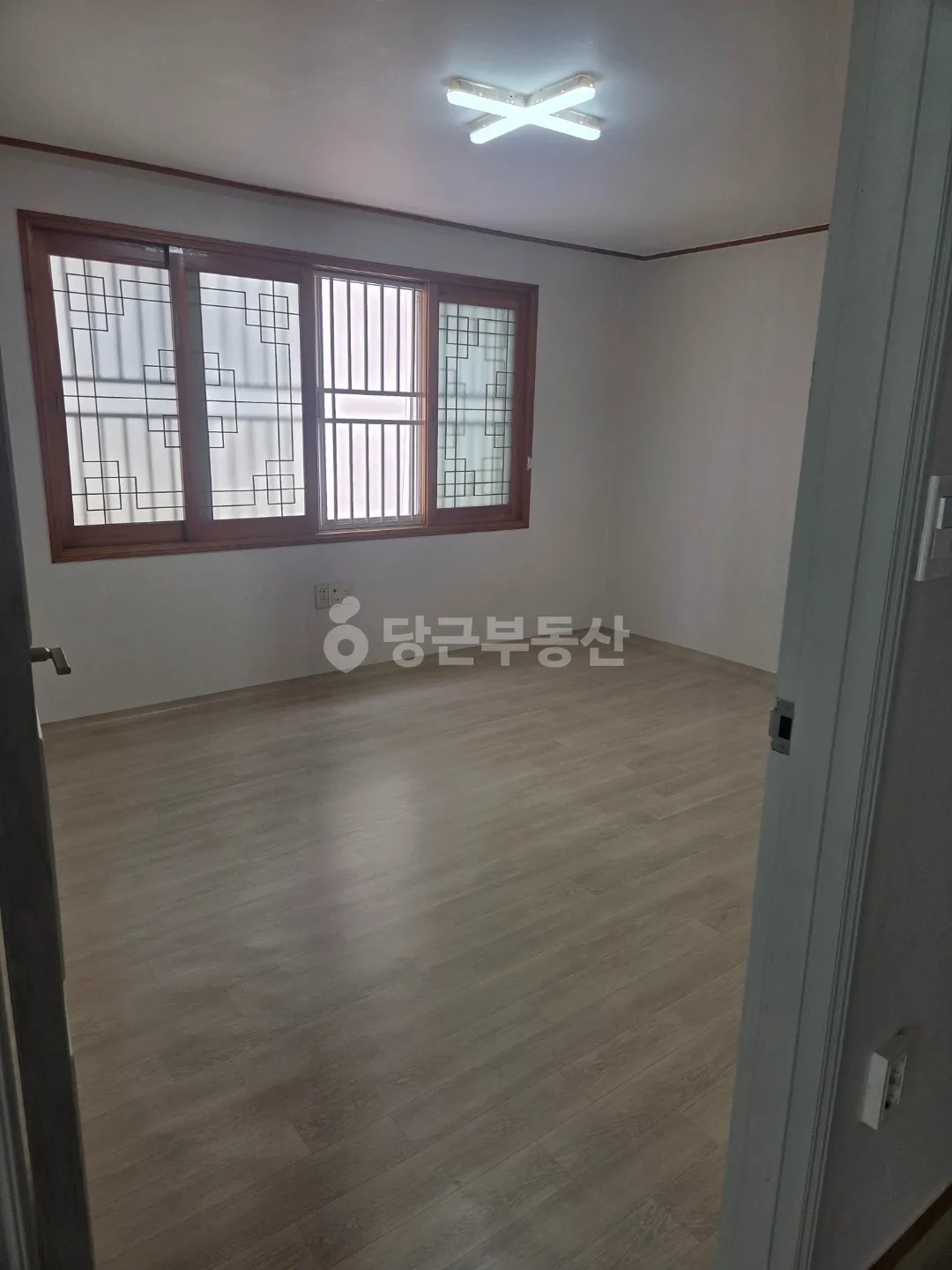 17-pyeong Villa for Sale in Gupo-dong, Buk-gu, Busan; Wallpaper and Flooring Completed photo 2