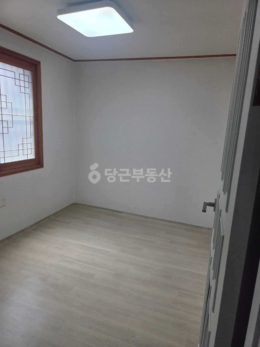 17-pyeong Villa for Sale in Gupo-dong, Buk-gu, Busan; Wallpaper and Flooring Completed photo 5
