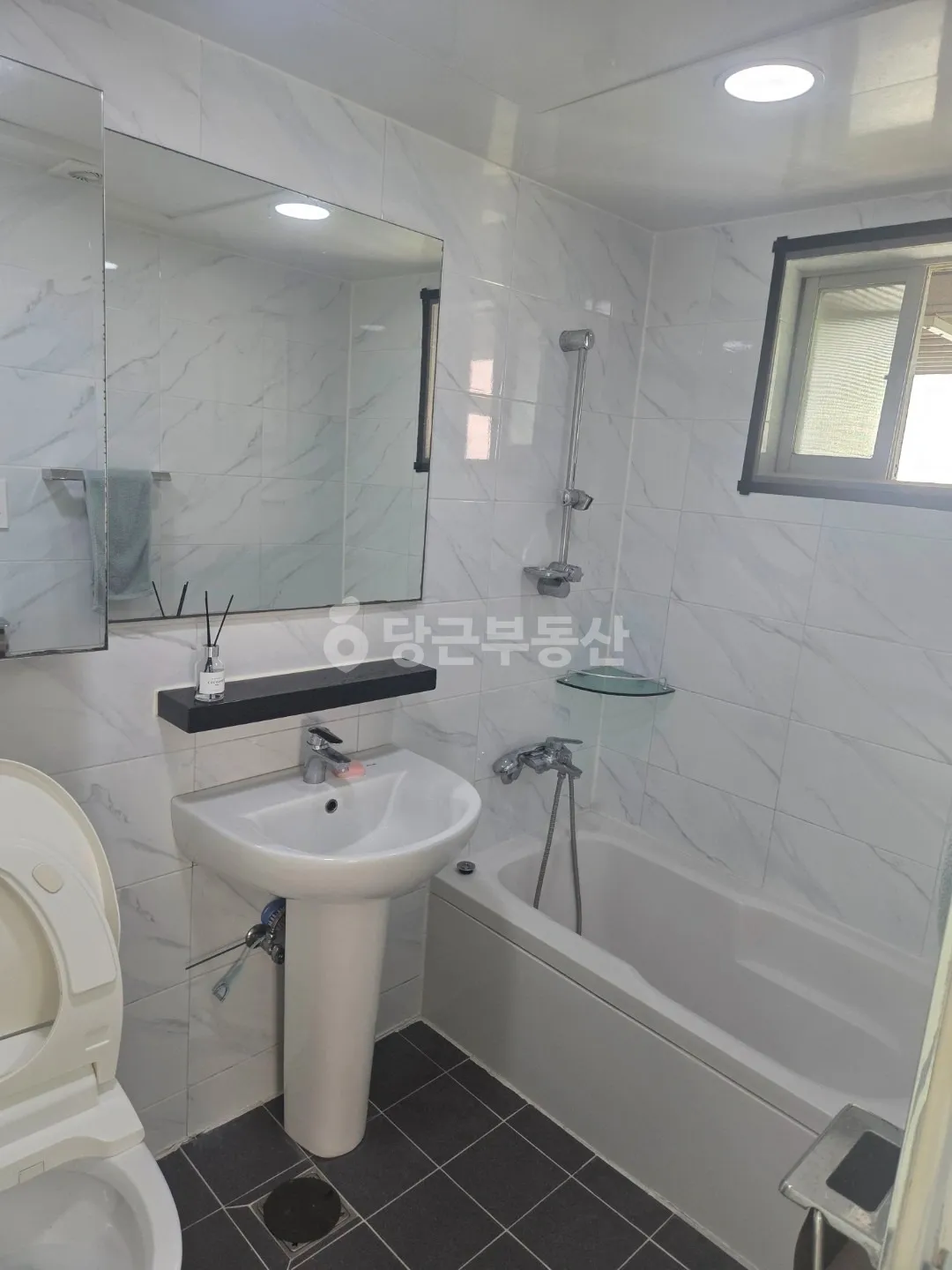 17-pyeong Villa for Sale in Gupo-dong, Buk-gu, Busan; Wallpaper and Flooring Completed photo 4