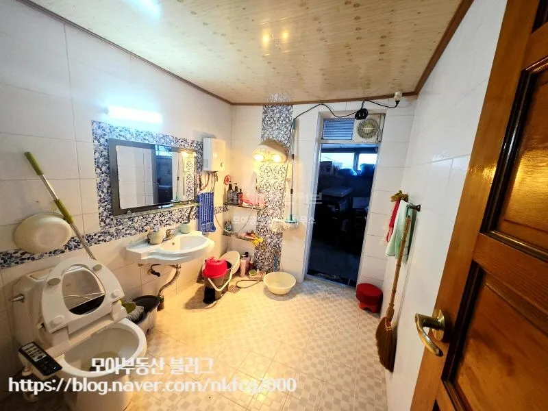 Detached House for Sale in Yonghae-dong, Mokpo, Jeollanam-do — 2 Rooms and a Yard photo 2