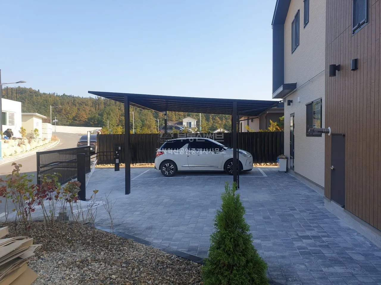 Country Home for Sale in Nongso-myeon, Gimcheon City, a Luxury Home with an Automatic Parking Garage and Premium Materials photo 6