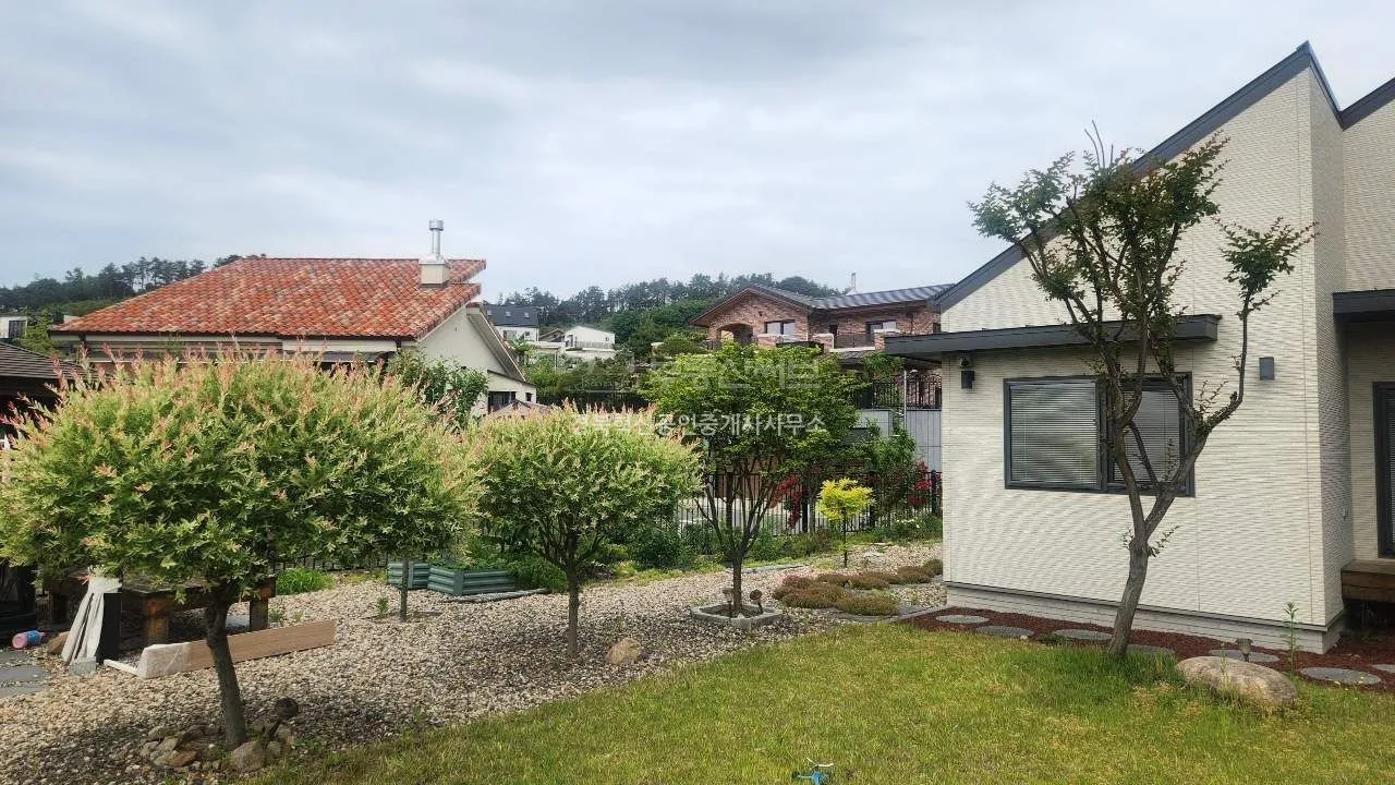 Country Home for Sale in Nongso-myeon, Gimcheon City, a Luxury Home with an Automatic Parking Garage and Premium Materials photo 2