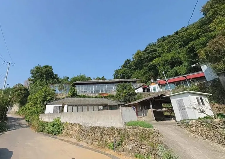 경남 남해군 서면 바다 전망과 일부 리모델링 촌집 매매 매물 사진