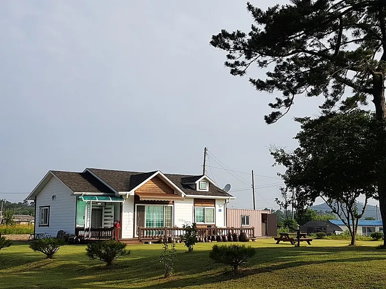 충청남도 서산 전원주택 매매, 주택 25평과 1000평대 토지 매물 사진