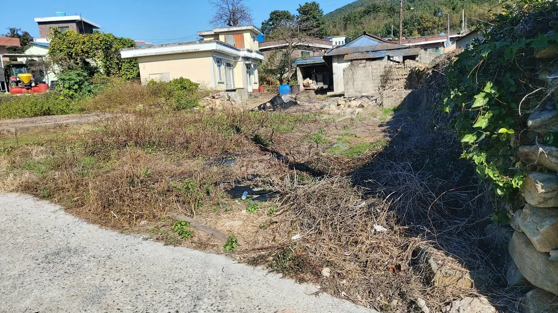 Rural House for Sale with a Yard and Vegetable Garden in Seolcheon-myeon, Namhae-gun, South Gyeongsang Province photo 2
