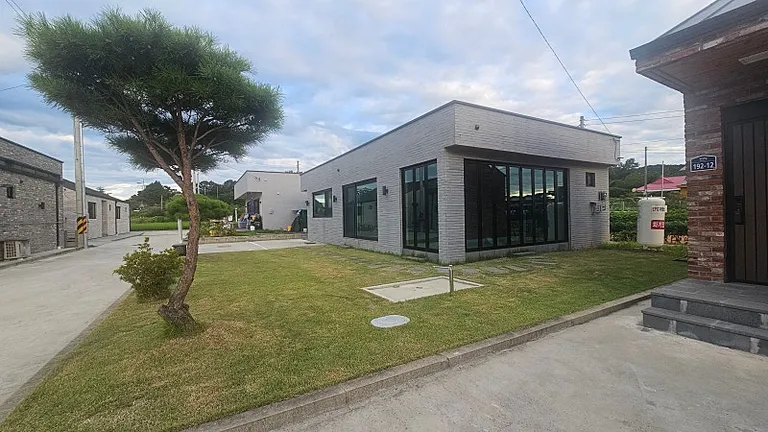 인천 강화군 선원면 신축 전원주택 매매, 실내 창고와 폴딩도어 포치 매물 사진