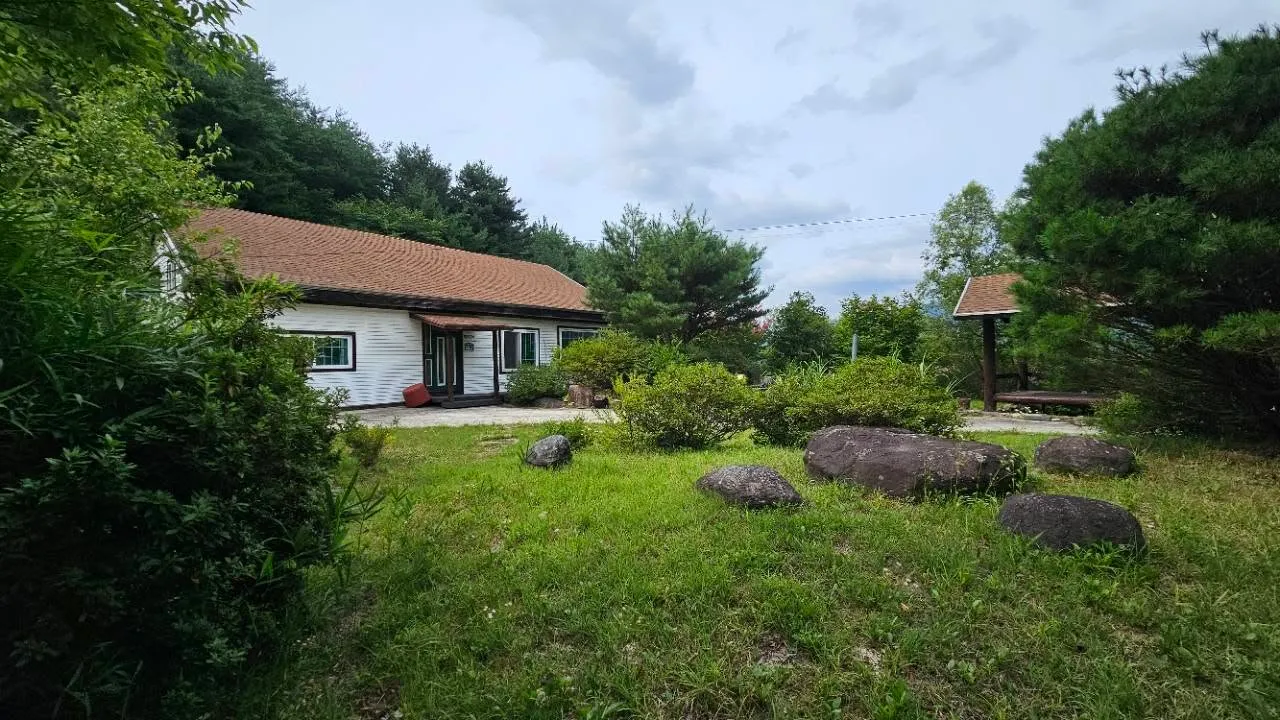 A Jang-Ryu Paste Factory Surrounded by an Old Pine Forest in Hamyang County for Sale. It Is Within 5 Minutes of a Highway IC and TG and Is Surrounded by Forested Land with Scenic Old Pine Trees. This! photo 4