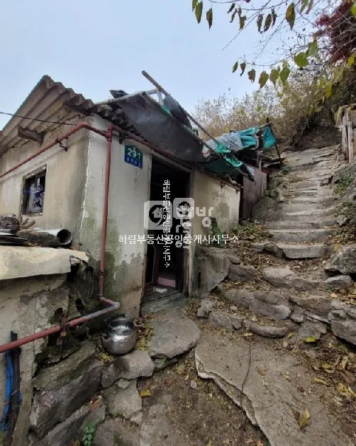 Two Detached Houses for Sale with Inwangsan Views in Hongje-dong, Seodaemun-gu, Seoul photo 2
