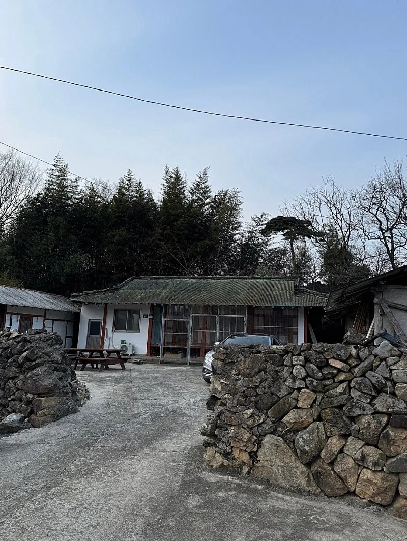 경상남도 산청 차황면 상중리 마당 두 곳을 활용하는 촌집 매매 사진 2